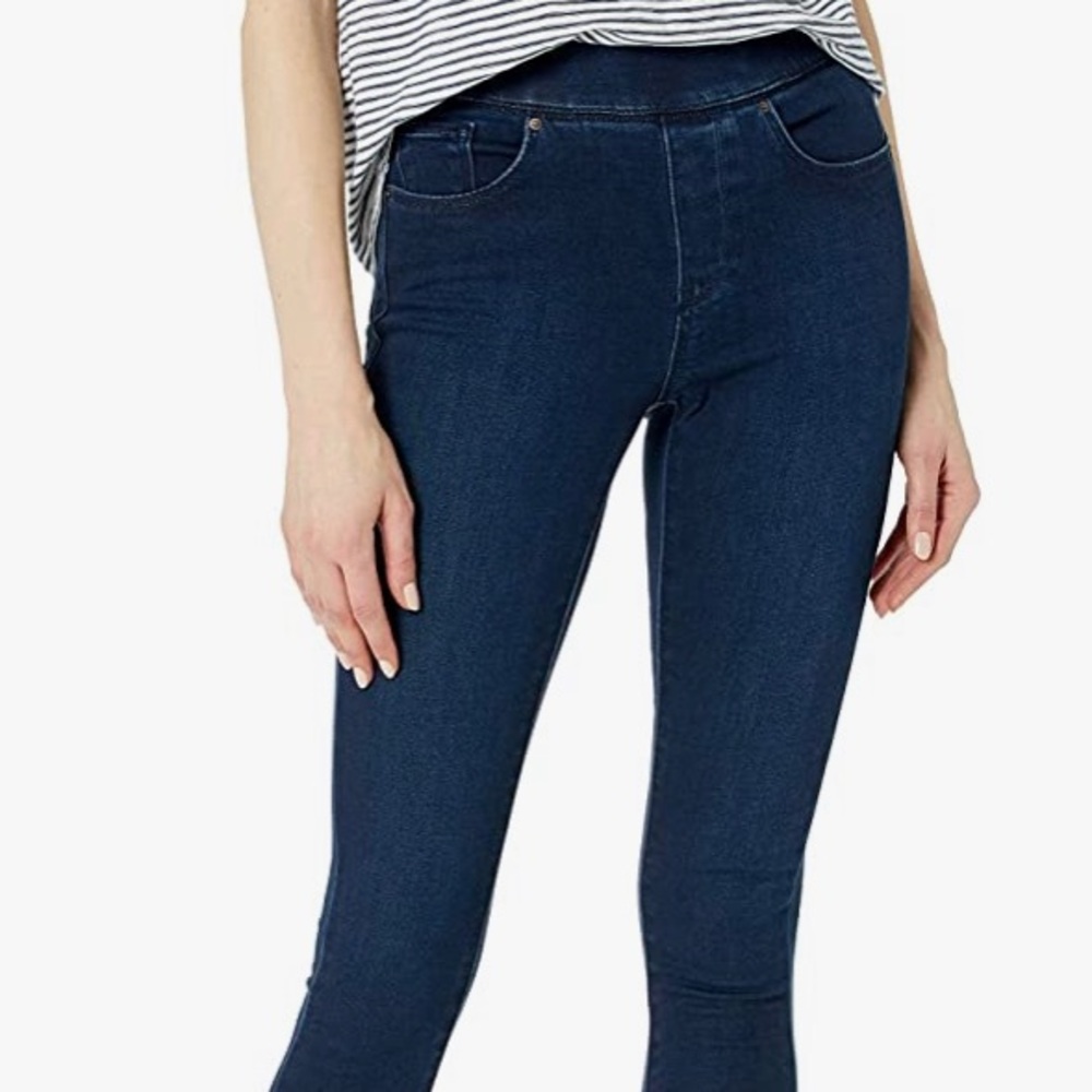 Signature by Levi Strauss & Co. Gold Label Women's Mid-Rise Pull on Skinny Jeans